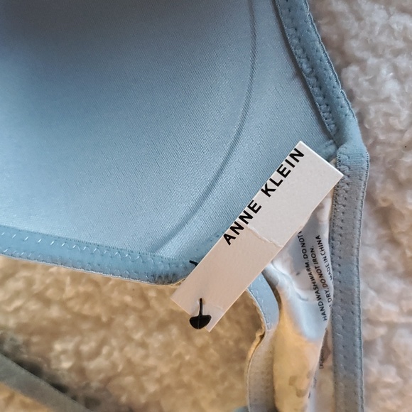 DONATING SOON NWT Wire-free bra- 34C - Picture 7 of 8